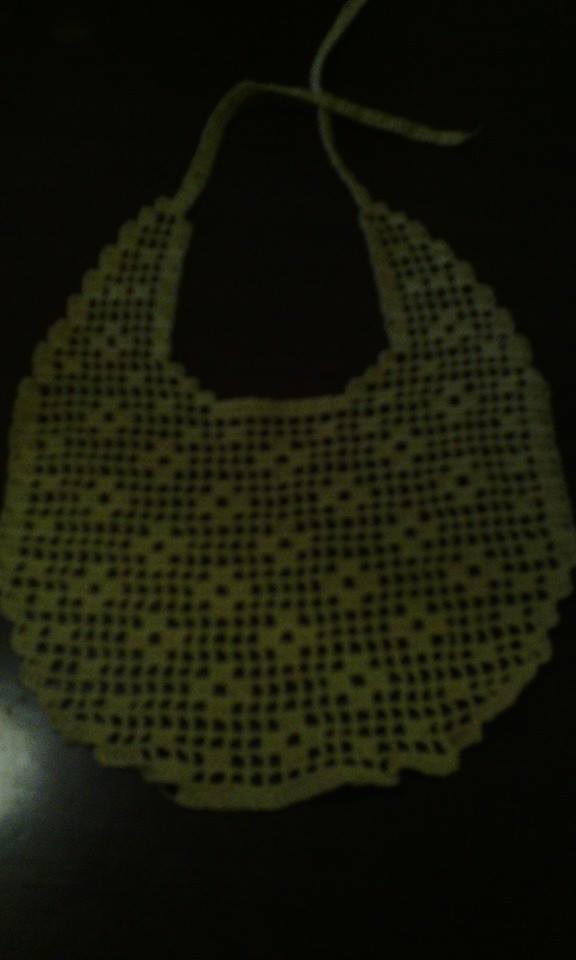 Filet crochet baby bib with small flowers photo author Facebook User Maria Lennaco