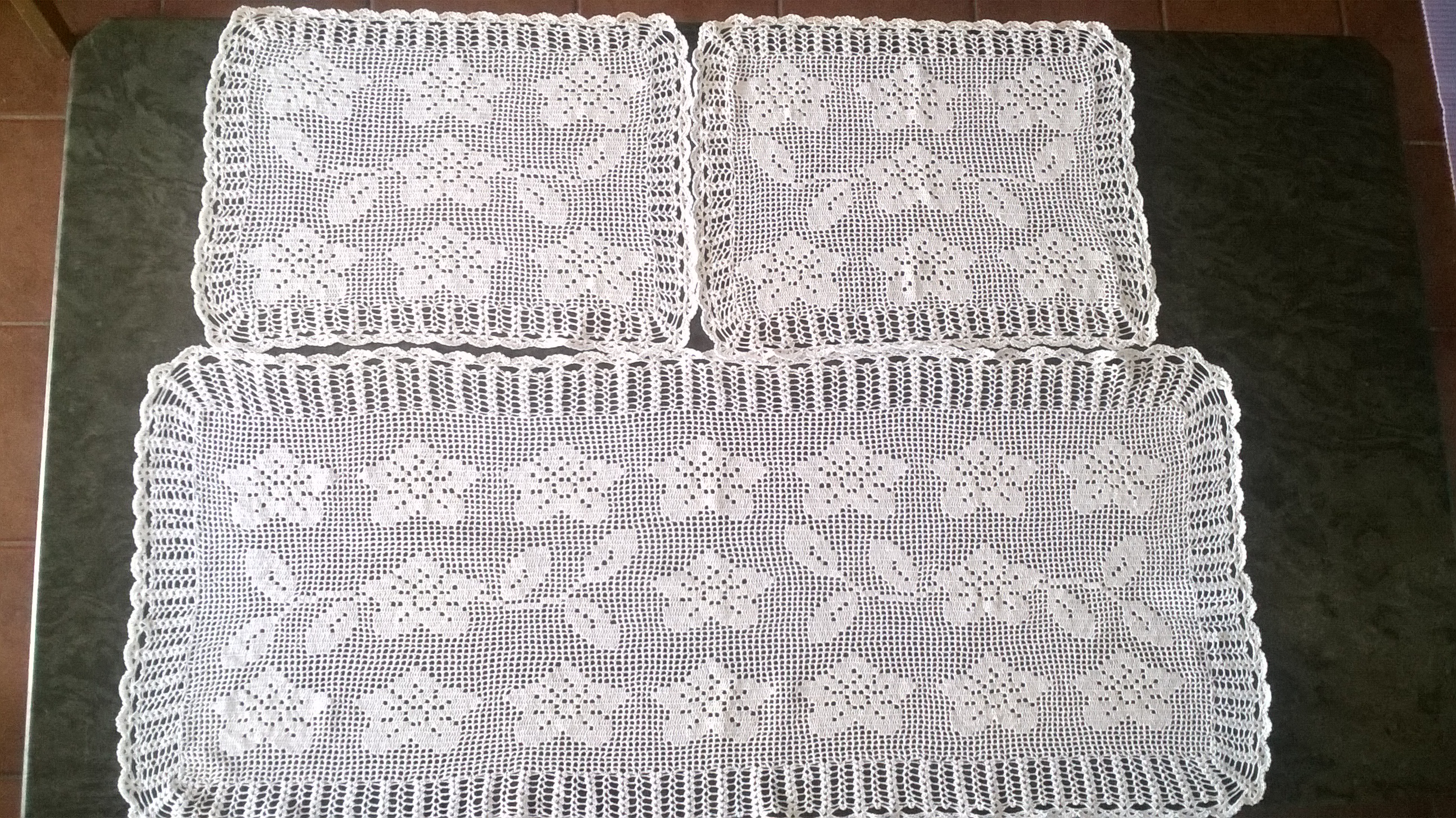 Filet crochet triptych work photo author website user Eta